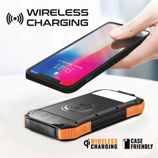 ⁦بروميت SolarTank-10PDQi بطارية شمسية متنقلة 10000mAh، شحن لاسلكي Qi 10 واط، USB-C PD 20W، مقاومة للماء IP65، إضاءة LED 300 لومن⁩ - الصورة ⁦4⁩